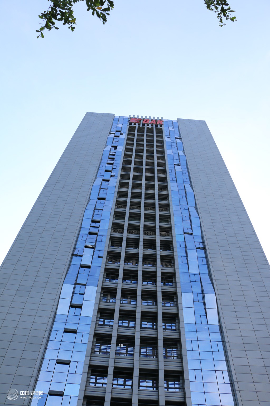 中國電池網一行調研比克電池 動力電池供不應求 中國電池網一行調研比克電池 動力電池供不應求