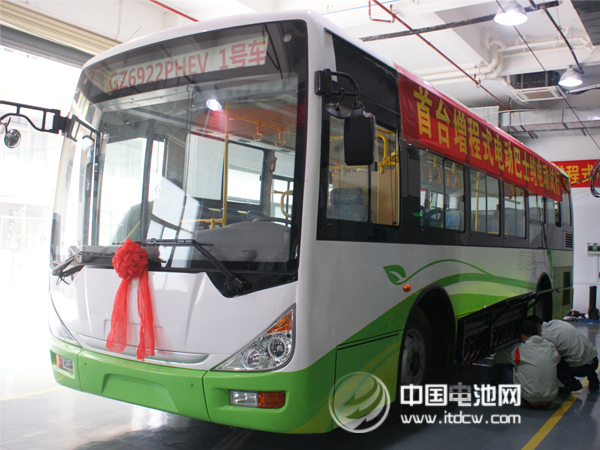 億緯鋰能首臺增程式電動巴士在惠州運(yùn)行成功 億緯鋰能首臺增程式電動巴士在惠州運(yùn)行成功
