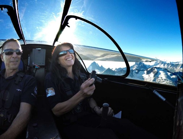 全球首架雙座可乘用太陽能飛機 雙向飛越阿爾卑斯山脈