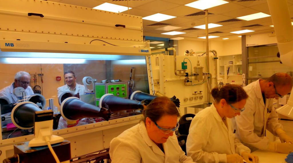 以色列正研發快充電池 電動汽車有望五分鐘充滿電