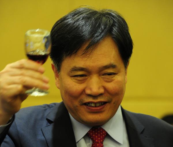 保利協(xié)鑫上半年凈利逾8億港元 光伏材料毛利率達(dá)24.1% 保利協(xié)鑫上半年凈利逾8億港元 光伏材料毛利率達(dá)24.1%