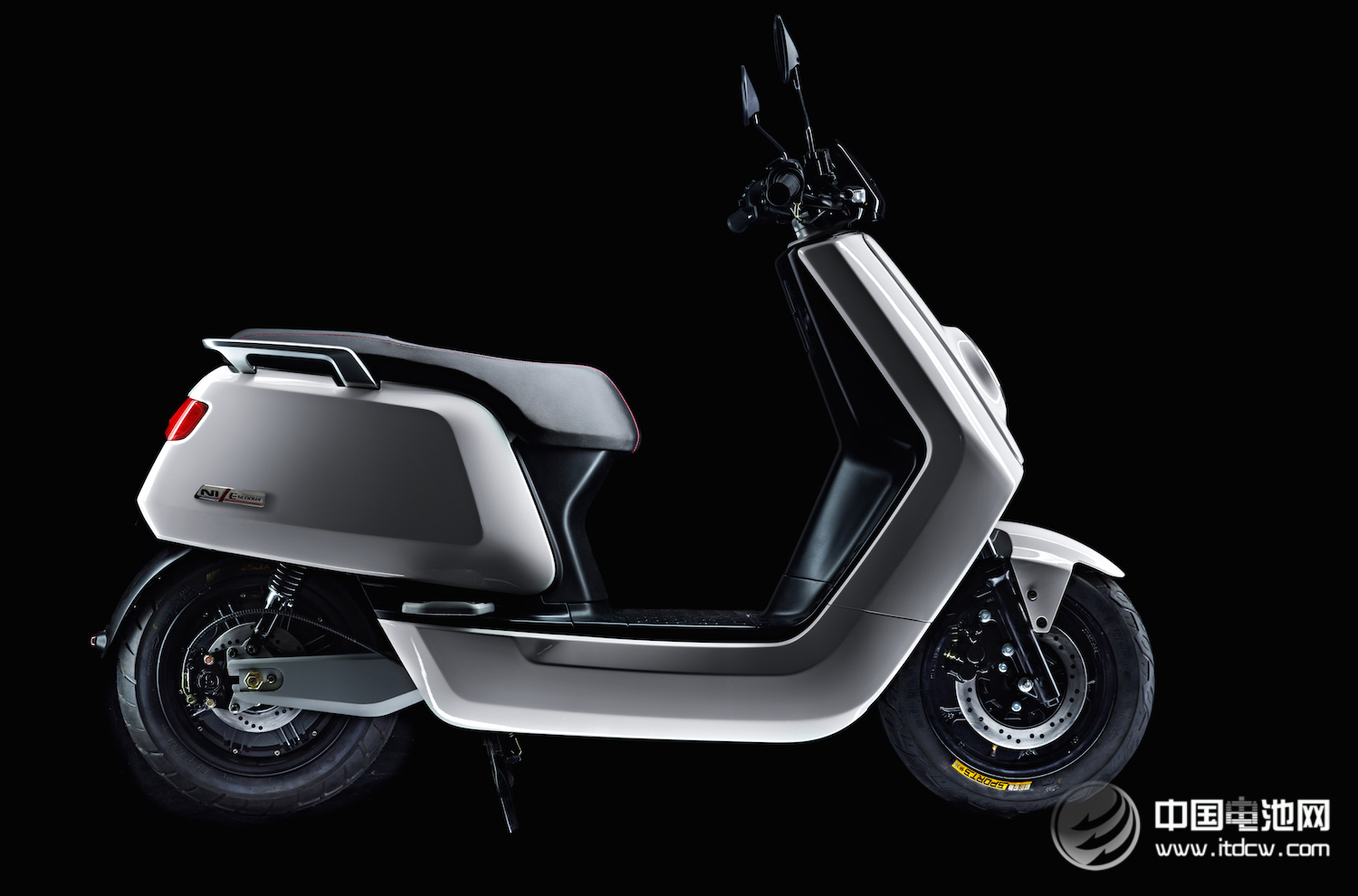 互聯(lián)網(wǎng)+下電動(dòng)車革命：智能電動(dòng)車需要重新定義 