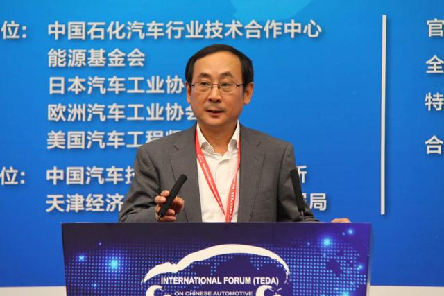 中國汽車工程學會常務副理事長兼秘書長 張進華 中國汽車工程學會常務副理事長兼秘書長 張進華