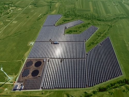 多家光伏龍頭企業(yè)深陷泥潭 盲目擴(kuò)張后沉疴難愈 多家光伏龍頭企業(yè)深陷泥潭 盲目擴(kuò)張后沉疴難愈