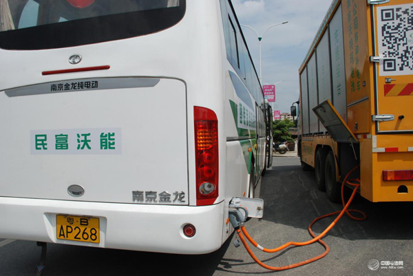 沒有充電樁也能跑 配移動充電車20分鐘可充80度電