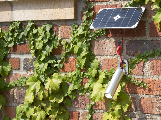 美國(guó)Voltaic Systems：用太陽(yáng)能給手機(jī)充電的Shine充電寶