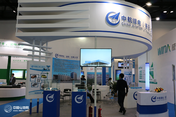 新能源車動力電池廠忙擴(kuò)產(chǎn)  儲能商業(yè)化提速