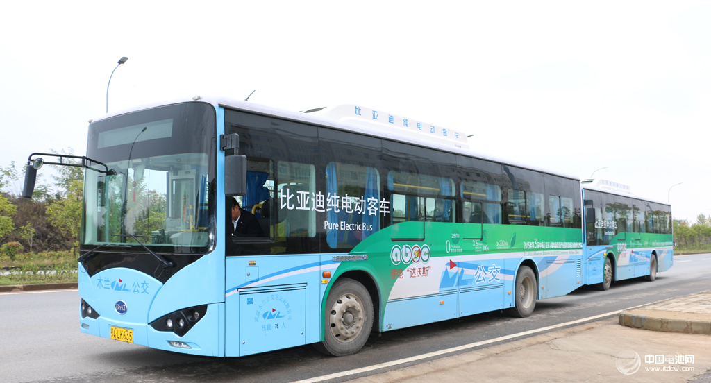 助力鋰電“達(dá)沃斯” 比亞迪提供新能源貴賓用車 助力鋰電“達(dá)沃斯” 比亞迪提供新能源貴賓用車