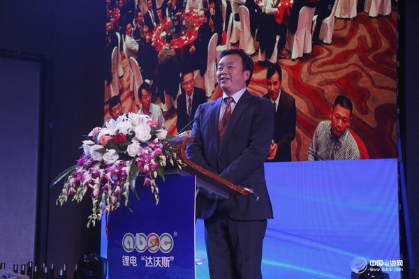 武漢市黃陂區人民政府區長吳祖云向中外嘉賓致歡迎辭