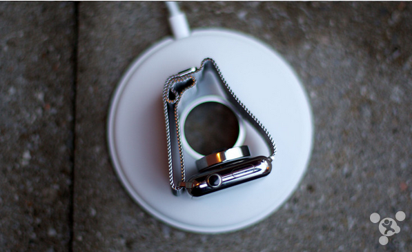 蘋果首款無線充電基座上市再遐想  iPhone會有嗎？