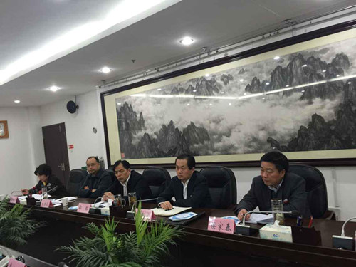 宿州市委書記張曙光等認真聆聽石墨烯的發展概況 宿州市委書記張曙光等認真聆聽石墨烯的發展概況