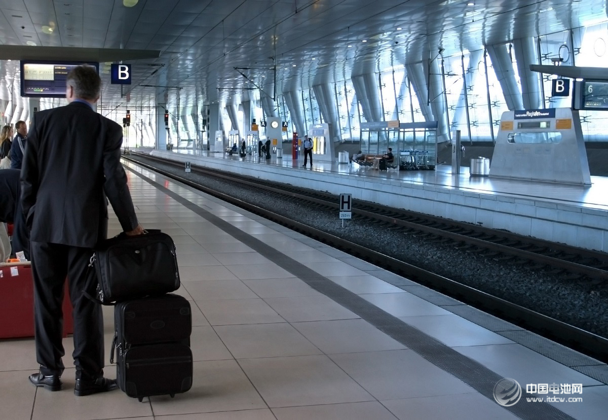 帥福得與法國國家鐵路公司簽訂數(shù)百萬歐元巨額蓄電池合同 帥福得與法國國家鐵路公司簽訂數(shù)百萬歐元巨額蓄電池合同