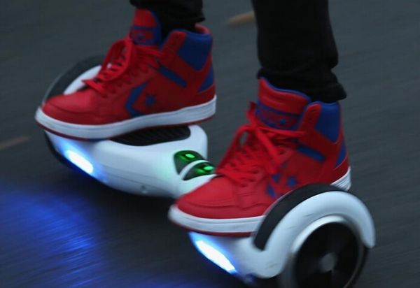 都是鋰電池惹的禍 美航企禁止電動平衡車上飛機 都是鋰電池惹的禍 美航企禁止電動平衡車上飛機