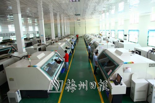 超華科技逾9000萬購買設備生產(chǎn)鋰電銅箔 超華科技逾9000萬購買設備生產(chǎn)鋰電銅箔