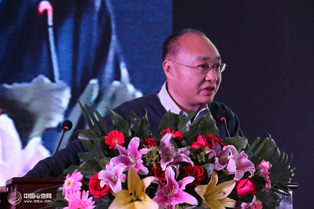 清華大學邱新平教授 清華大學邱新平教授