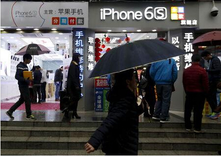 路透社:中國山寨蘋果零售店數(shù)量下滑 國產(chǎn)手機升溫 路透社:中國山寨蘋果零售店數(shù)量下滑 國產(chǎn)手機升溫