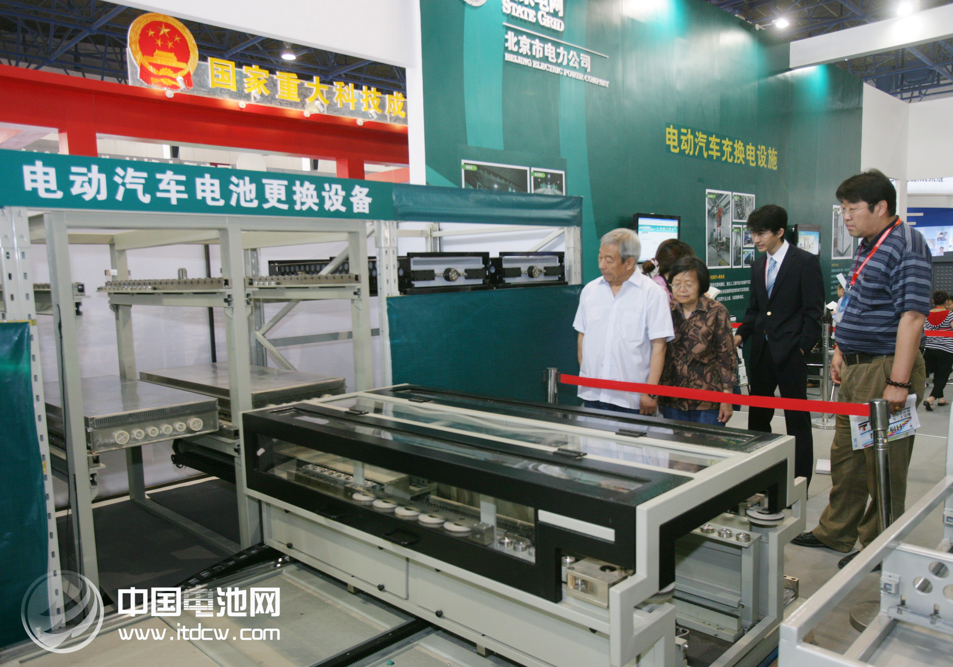 電動(dòng)汽車電池更換設(shè)備