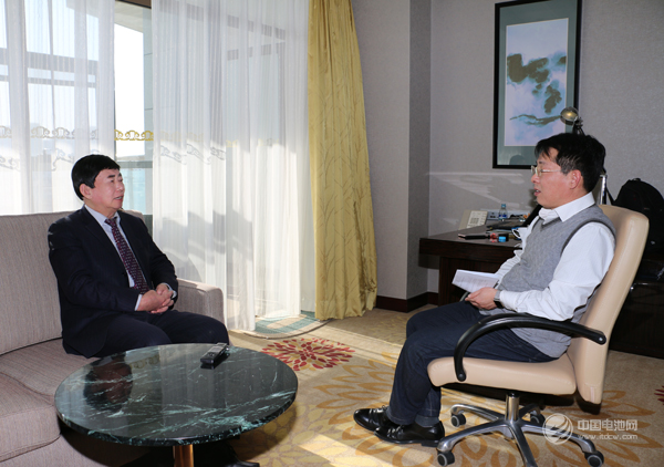 山東省汽車行業(yè)協(xié)會常務(wù)副會長兼秘書長魏學(xué)勤(左)接受中國電池網(wǎng)CEO于清教的專訪 山東省汽車行業(yè)協(xié)會常務(wù)副會長兼秘書長魏學(xué)勤(左)接受中國電池網(wǎng)CEO于清教的專訪