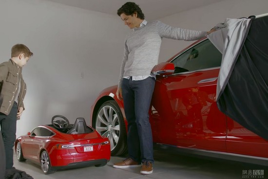 像Model S一樣，它也提供了大量的選裝項目，比如個性化車牌、車衣等 - 后花園網文 - 汽車新聞