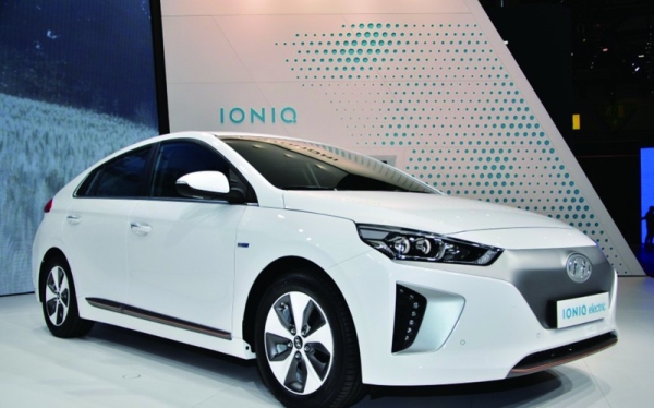 電動、混動與燃料電池車拼性能 各路環(huán)保車爭鋒日內瓦