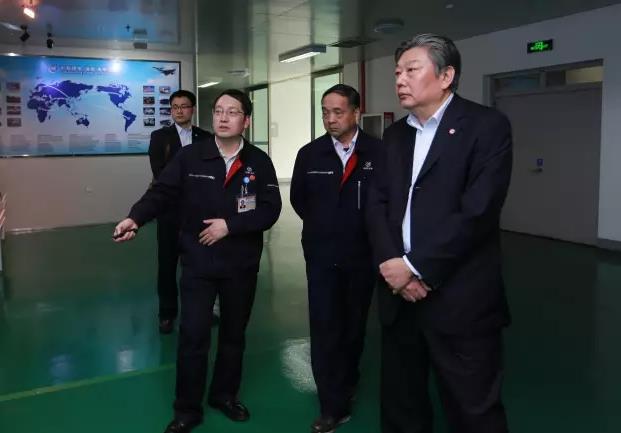 中航工業集團公司董事長、黨組書記林左鳴視察中航鋰電