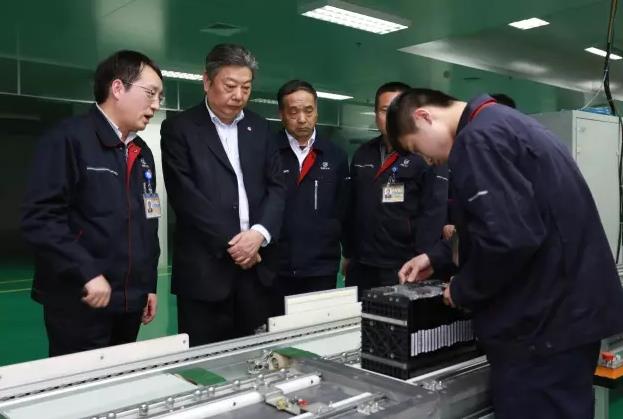 中航工業集團公司董事長、黨組書記林左鳴視察中航鋰電
