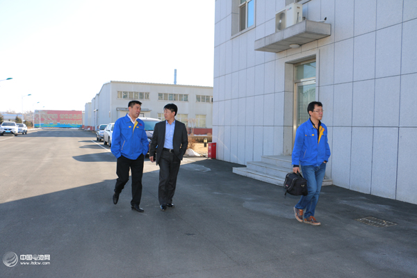 鴻圖隔膜董事長張漢鴻、副總經理周洪臣及中國電池網創始人于清教 鴻圖隔膜董事長張漢鴻、副總經理周洪臣及中國電池網創始人于清教