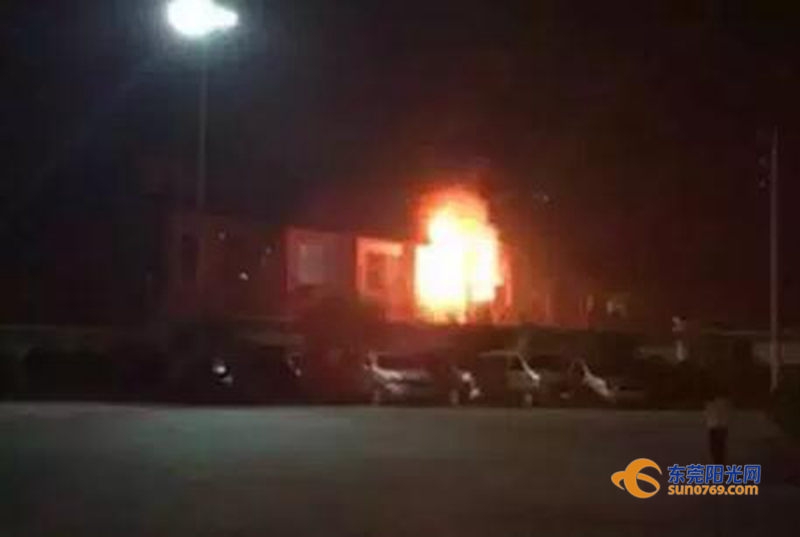 廣東深圳：中準(zhǔn)能源廢舊圓柱鋰電池堆冒煙起火 無(wú)傷亡