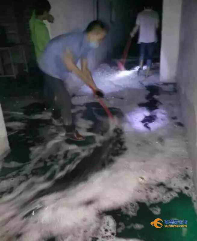 廣東深圳：中準(zhǔn)能源廢舊圓柱鋰電池堆冒煙起火 無(wú)傷亡