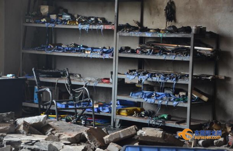 廣東深圳：中準(zhǔn)能源廢舊圓柱鋰電池堆冒煙起火 無(wú)傷亡