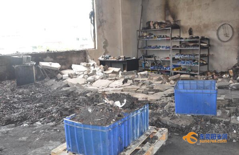 廣東深圳：中準(zhǔn)能源廢舊圓柱鋰電池堆冒煙起火 無(wú)傷亡