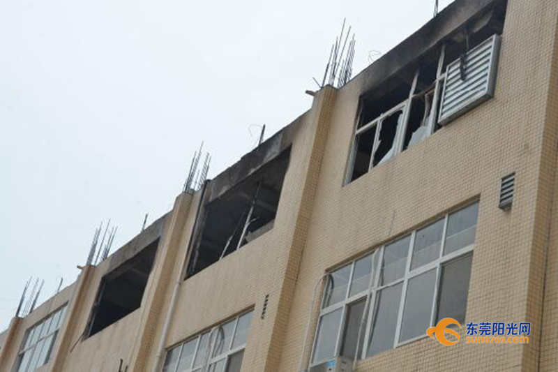 廣東深圳：中準(zhǔn)能源廢舊圓柱鋰電池堆冒煙起火 無(wú)傷亡