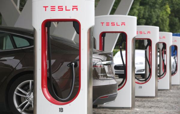 特斯拉：將不再對(duì)Model 3用戶提供終身免費(fèi)充電