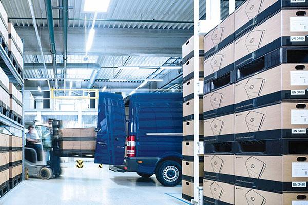 奔馳家用電池向公眾推出 售9000美元 