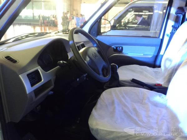 純電動封閉貨車內飾