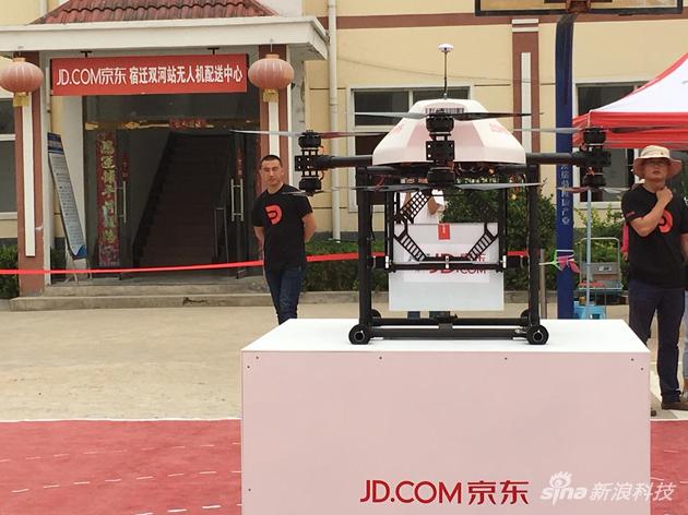 京東用無(wú)人機(jī)送出首個(gè)訂單 無(wú)人機(jī)送貨真成現(xiàn)實(shí)啦？