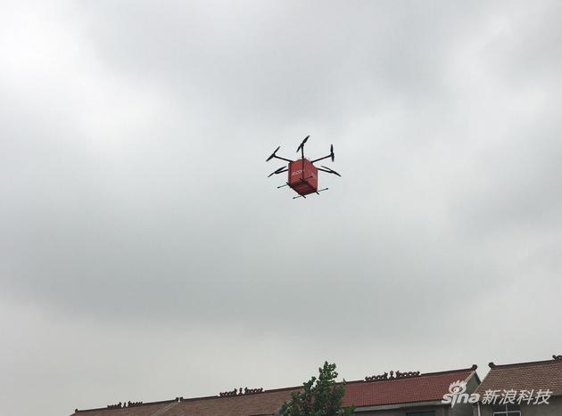 京東用無(wú)人機(jī)送出首個(gè)訂單 無(wú)人機(jī)送貨真成現(xiàn)實(shí)啦？