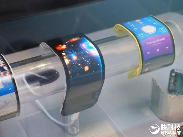 屏幕主板電池都能彎曲！聯(lián)想展示真正柔性手機(jī)