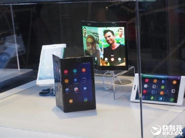 屏幕主板電池都能彎曲！聯(lián)想展示真正柔性手機(jī)