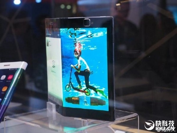 屏幕主板電池都能彎曲！聯(lián)想展示真正柔性手機(jī)