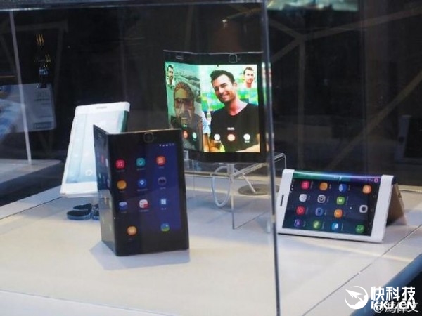 屏幕主板電池都能彎曲！聯(lián)想展示真正柔性手機(jī)