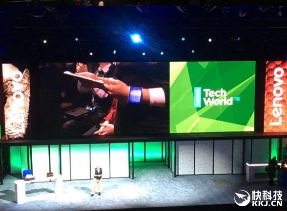 屏幕主板電池都能彎曲！聯(lián)想展示真正柔性手機(jī)