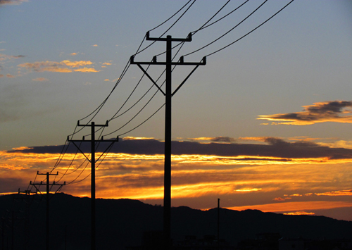 電線桿還能做充電樁！南京鐵塔研發“一桿六用”新基站