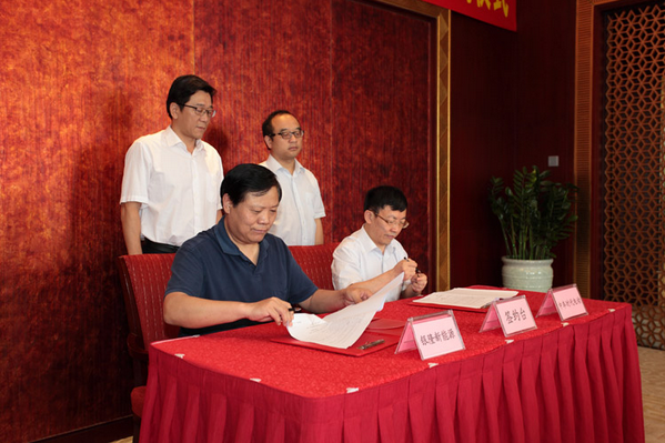 銀隆新能源&中車時(shí)代戰(zhàn)略合作協(xié)議簽訂儀式現(xiàn)場