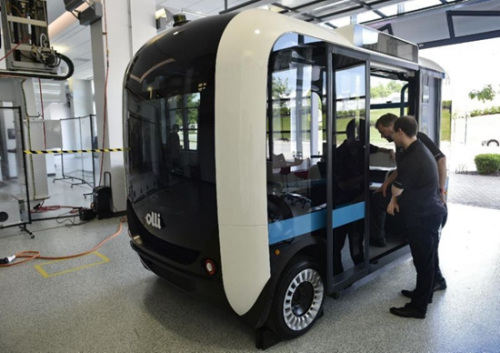 美國推出新型無人駕駛汽車 能同乘客即時對話