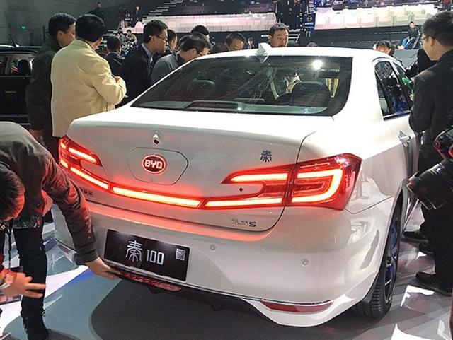 今年北京車展亮相的比亞迪秦100展車