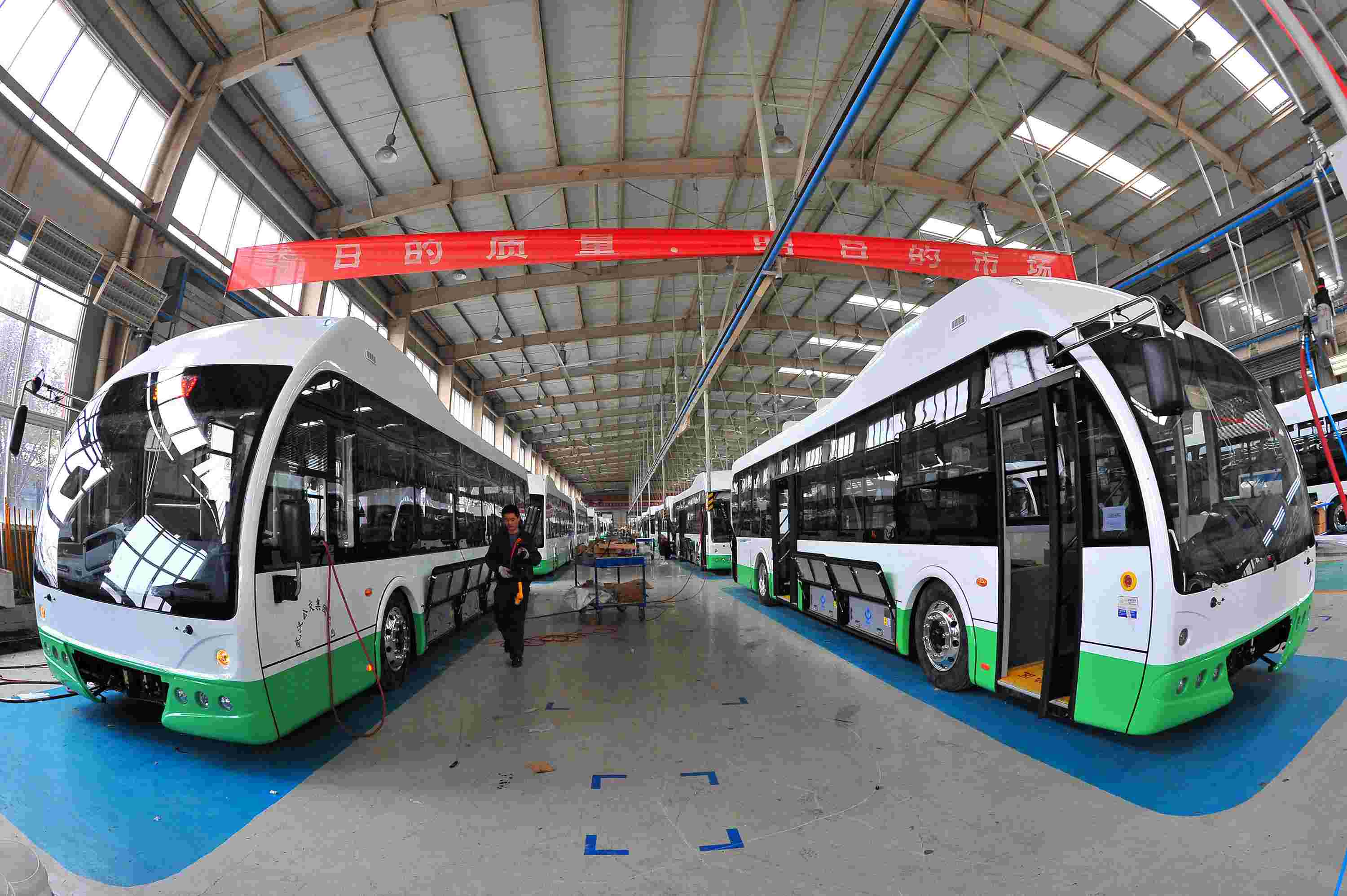 1-5月我國純電動客車產22110輛 插電混動客車產3900輛 1-5月我國純電動客車產22110輛 插電混動客車產3900輛