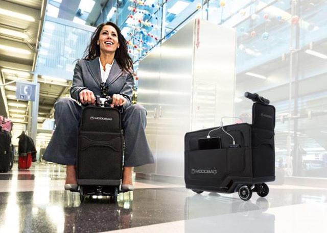 Modobag共有室內室外兩種駕駛模式，最高時速可以達到12.9km/h，而內置的輕量化鋰電池能夠帶來大約10km的行駛里程，足以應對一般的代步需求，而且還支持快充，15分鐘就能充至80%的電量，同時內置電池還可通過兩個USB接口給移動設備充電。