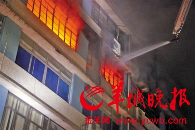 深圳寶安西鄉(xiāng)一電池廠大火  燒了兩小時(shí)