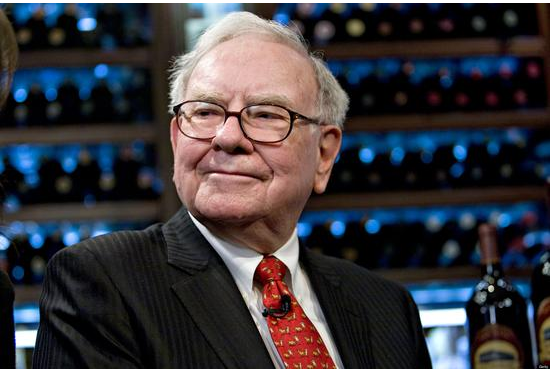 巴菲特今年二季度持現(xiàn)創(chuàng)紀錄 坐擁727億美元這次想買誰? 巴菲特今年二季度持現(xiàn)創(chuàng)紀錄 坐擁727億美元這次想買誰?